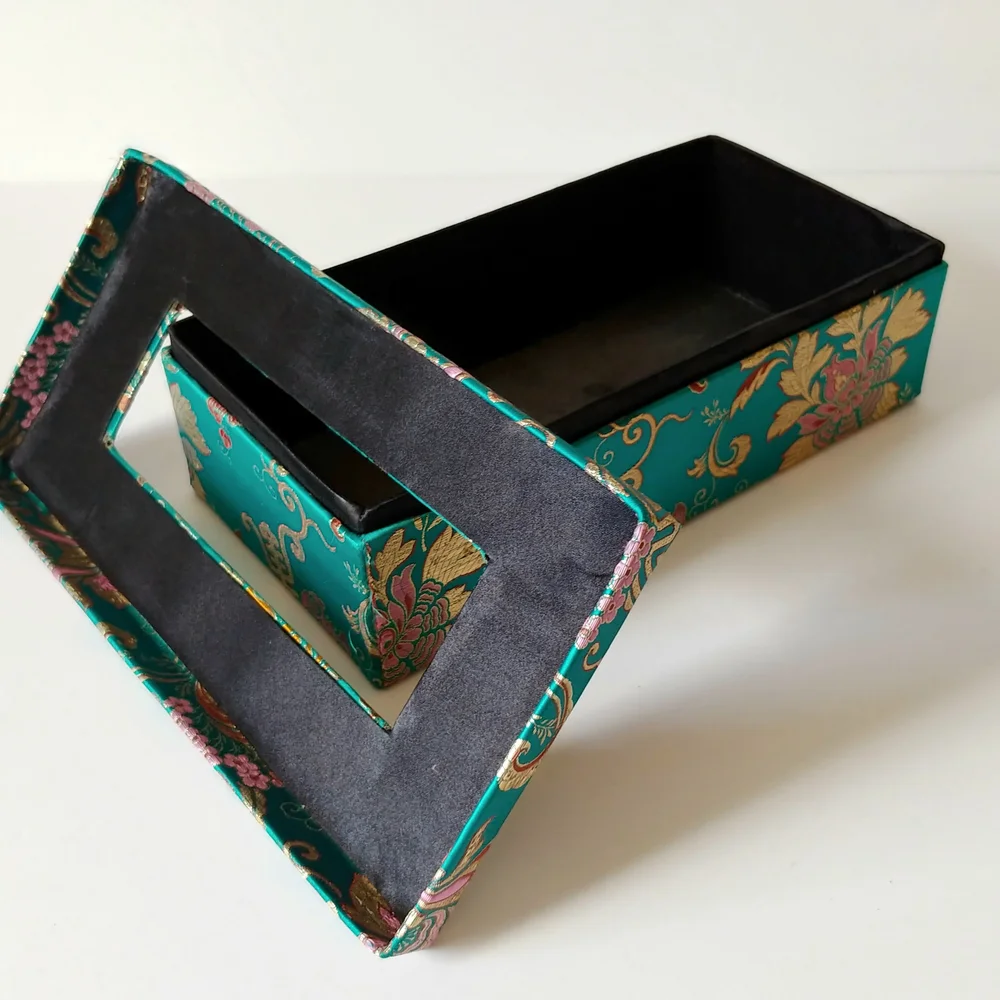 Elegant Floral Tissue Box Cover